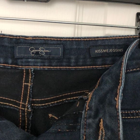 Jessica Simpson KISS ME JEGGING jeans like new - Picture 3 of 5